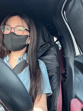 Snapshot of Linh_2004 chatting on 09.30.25 Linh 2004 online show from 09.30.25