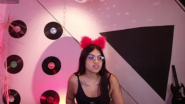 Snapshot of Lilith_and_Khloe chatting on 09.24.25 Lilith and Khloe online show from 09.24.25