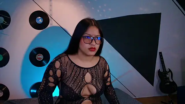 Snapshot of Lilith_and_Khloe chatting on 09.26.25 Lilith and Khloe online show from 09.26.25