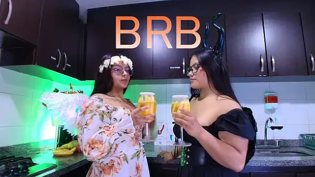 Snapshot of Lilith_and_Khloe chatting on 11.02.25 Lilith and Khloe online show from 11.02.25