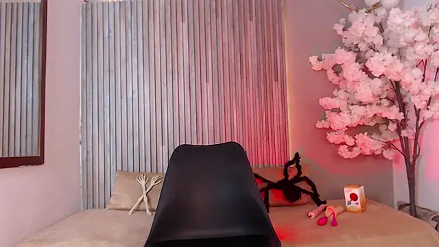 Snapshot of _Xamarha_ chatting on 10.15.25 Xamarha online show from 10.15.25