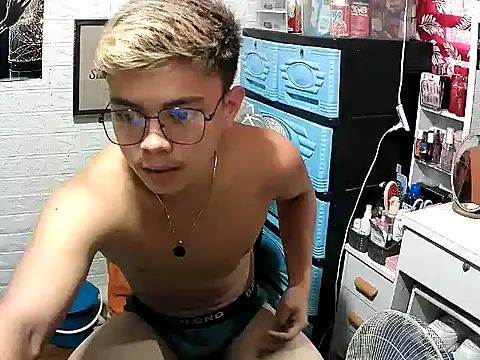 Pinoy slutcummer69 online show from 12.18.25