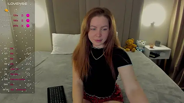 Snapshot of MikaBloom chatting on 03.06.26 MikaBloom online show from 03.06.26