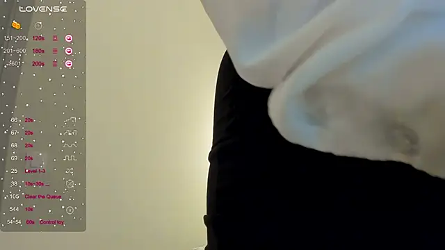 Snapshot of MikaBloom chatting on 04.06.26 MikaBloom online show from 04.06.26