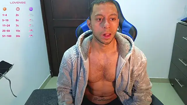 Snapshot of lelouch_97 chatting on 10.08.25 lelouch 97 online show from 10.08.25