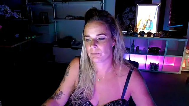 Mrs-Aurora online show from 10.02.25