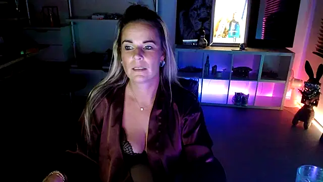 Mrs-Aurora online show from 10.18.25