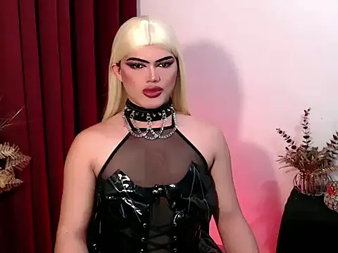 Snapshot of ShaneX01 chatting on 04.08.26 ShaneX01 online show from 04.08.26