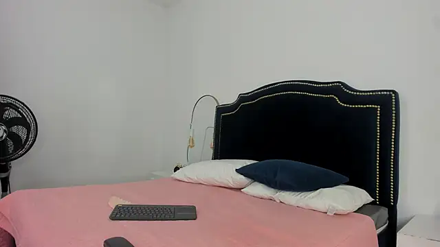 Snapshot of LiliCarterm chatting on 10.27.25 LiliCarterm online show from 10.27.25