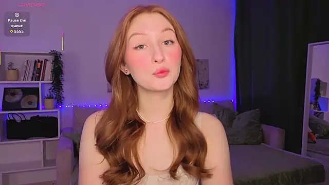 Snapshot of Betty_Twinkle chatting on 10.04.25 Betty Twinkle online show from 10.04.25