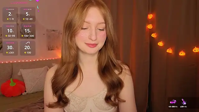 Snapshot of Betty_Twinkle chatting on 10.25.25 Betty Twinkle online show from 10.25.25