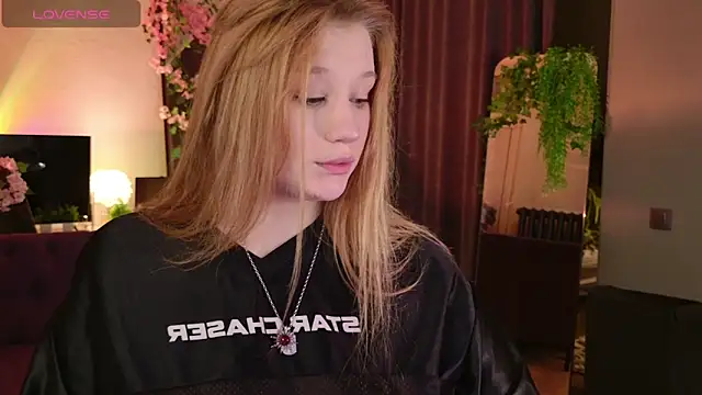 Snapshot of Morvelyn chatting on 04.29.26 Morvelyn online show from 04.29.26