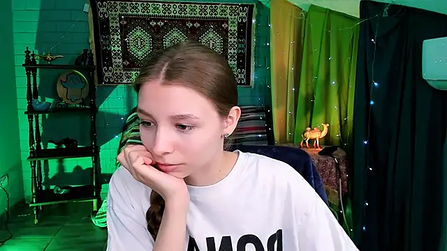 JulieDaniel online show from 04.17.26