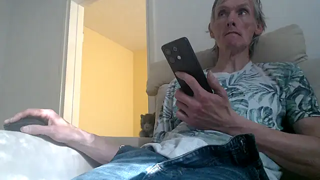 Snapshot of k74robert chatting on 10.26.25 k74robert online show from 10.26.25