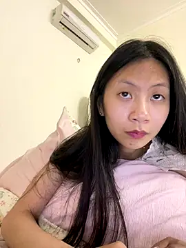 Snapshot of Lil-Gi chatting on 11.11.25 Lil-Gi online show from 11.11.25