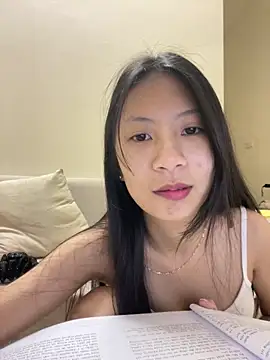 Snapshot of Lil-Gi chatting on 11.14.25 Lil-Gi online show from 11.14.25