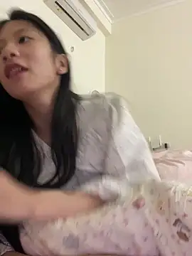 Snapshot of Lil-Gi chatting on 11.16.25 Lil-Gi online show from 11.16.25