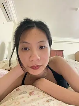 Snapshot of Lil-Gi chatting on 11.26.25 Lil-Gi online show from 11.26.25