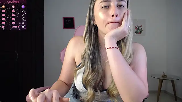 Snapshot of Veronika__Winslow_ chatting on 09.18.25 Veronika Winslow online show from 09.18.25