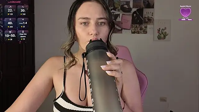 Snapshot of Veronika__Winslow_ chatting on 07.15.26 Veronika Winslow online show from 07.15.26