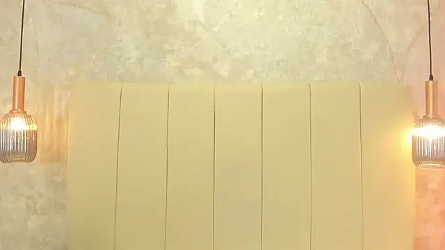 Snapshot of nayiraa_ chatting on 10.20.25 nayiraa online show from 10.20.25