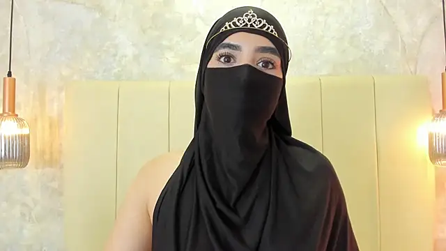 Snapshot of nayiraa_ chatting on 11.25.25 nayiraa online show from 11.25.25