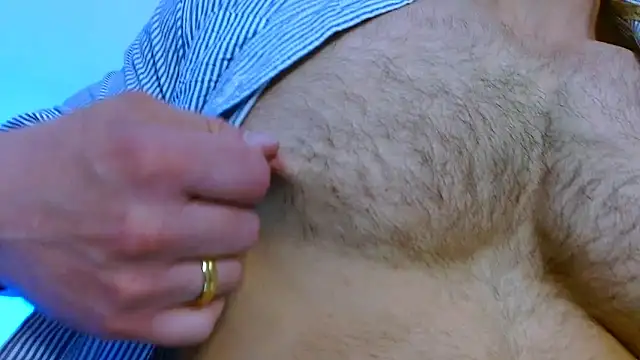 Axel Lover online show from 10.16.25