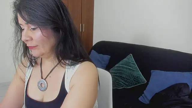 Snapshot of kiraGeiner chatting on 06.18.26 kiraGeiner online show from 06.18.26