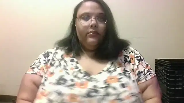 Snapshot of SexyBBW10790 chatting on 10.31.25 SexyBBW10790 online show from 10.31.25