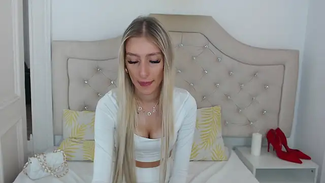 Snapshot of NatalieSensual chatting on 10.03.25 NatalieSensual online show from 10.03.25