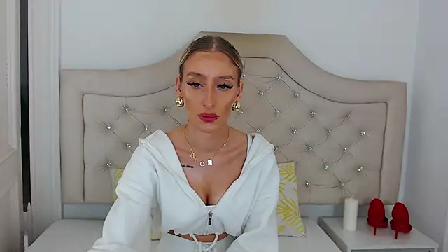 Snapshot of NatalieSensual chatting on 10.08.25 NatalieSensual online show from 10.08.25