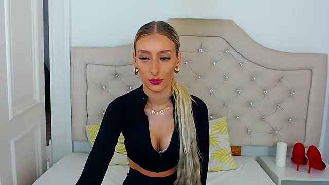 Snapshot of NatalieSensual chatting on 10.23.25 NatalieSensual online show from 10.23.25