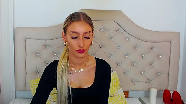 Snapshot of NatalieSensual chatting on 11.04.25 NatalieSensual online show from 11.04.25