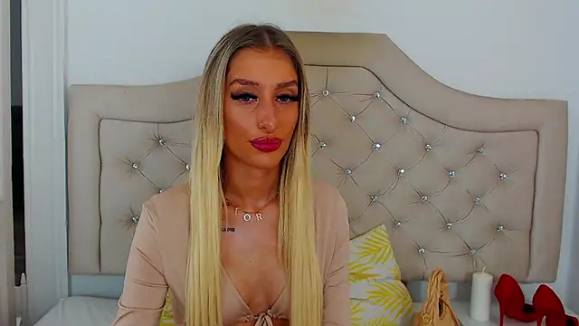 Snapshot of NatalieSensual chatting on 11.19.25 NatalieSensual online show from 11.19.25