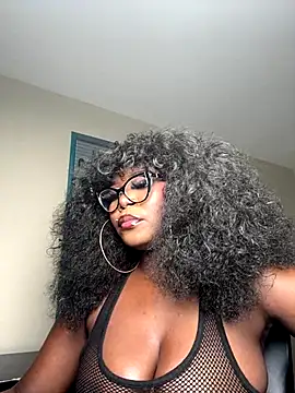 WomanNextdoor1 online show from 11.18.25