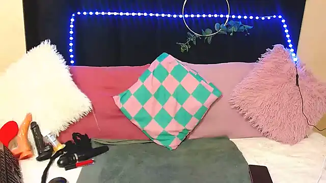 AmazingDarkDoll online show from 11.21.25