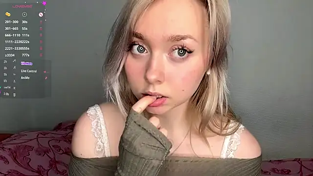 Snapshot of AccaCroyle chatting on 04.29.26 AccaCroyle online show from 04.29.26