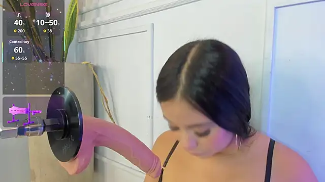 Jazmiinee online show from 12.20.25