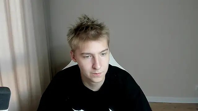 Snapshot of MrSexyCum4U chatting on 07.28.26 MrSexyCum4U online show from 07.28.26
