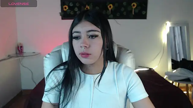 Snapshot of gabriella_live chatting on 10.10.25 gabriella live online show from 10.10.25