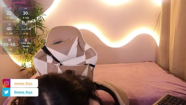 Emma and Issac online show from 10.15.25