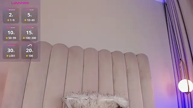 Snapshot of ashlye_white chatting on 10.19.25 ashlye white online show from 10.19.25