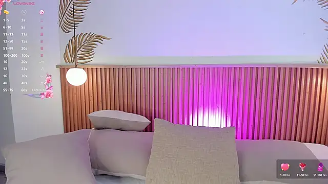 Snapshot of Valleriie_ chatting on 02.15.26 Valleriie online show from 02.15.26