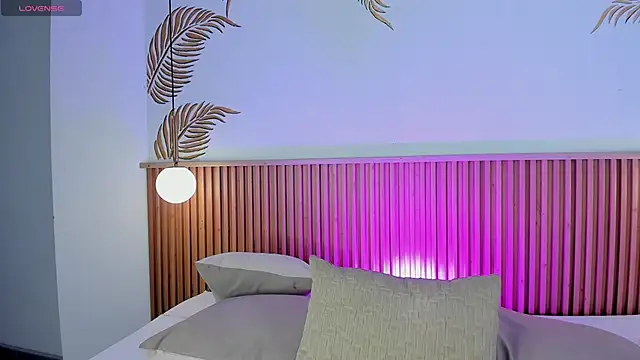 Valleriie  online show from 04.15.26