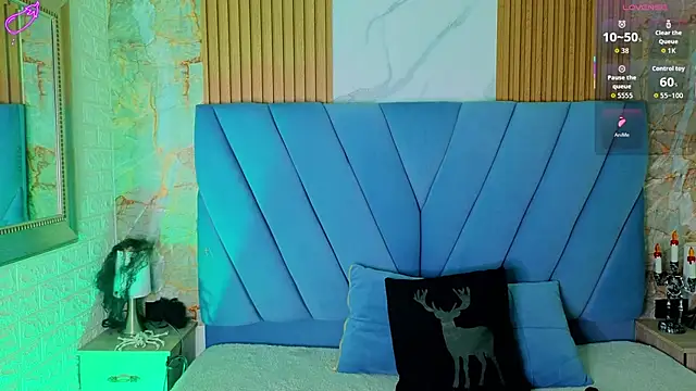 Snapshot of violett__golden chatting on 10.09.25 violett golden online show from 10.09.25