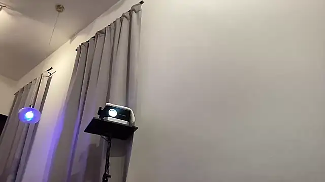 Snapshot of sweetceeme chatting on 02.13.26 sweetceeme online show from 02.13.26