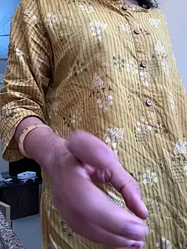 Snapshot of modelnishu chatting on 02.19.26 modelnishu online show from 02.19.26