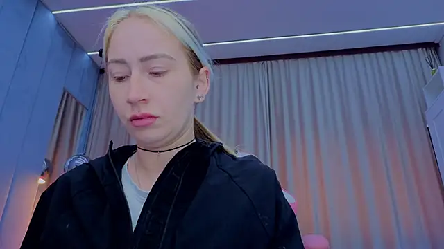 Reina Cummings online show from 11.16.25