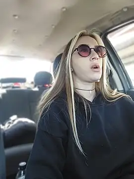 Reina Cummings online show from 04.06.26