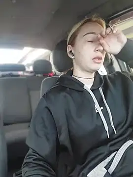 Reina Cummings online show from 04.15.26